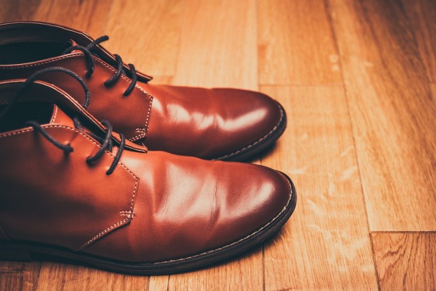 Cara Mencegah Bau Sepatu Di Musim Hujan 